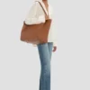 Grand sac cabas Victoria en cuir beige Grand sac cabas Victoria en cuir beige