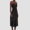 Jupe midi ajustée en noir Jupe midi ajustée en noir