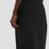 Jupe midi ajustée en noir Jupe midi ajustée en noir