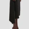 Jupe midi asymétrique en noir Jupe midi asymétrique en noir