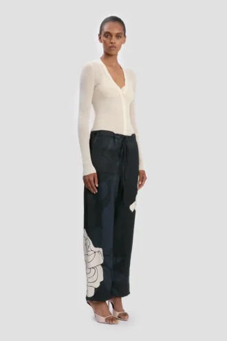 Pantalon cargo à imprimé floral bleu marine foncé Pantalon cargo à imprimé floral bleu marine foncé