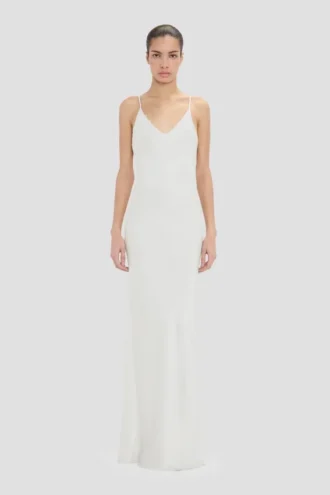 Robe caraco en dentelle couleur magnésium