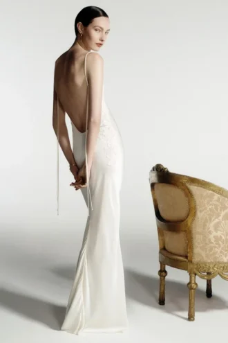 Robe caraco en dentelle ivoire