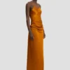Robe longue drapée à bretelles en bronze