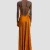 Robe longue drapée à bretelles en bronze