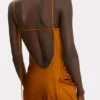 Robe longue drapée à bretelles en bronze