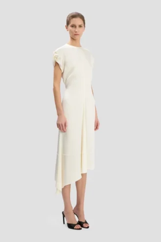 Robe à épaules torsadées, couleur ivoire