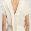 Robe à épaules torsadées, couleur ivoire Robe à épaules torsadées, couleur ivoire