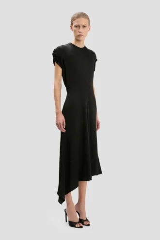 Robe à épaules torsadées en noir