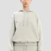 un sweat à capuche brodé du logo en gris chiné un sweat à capuche brodé du logo en gris chiné