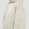 un sweat à capuche brodé du logo en gris chiné un sweat à capuche brodé du logo en gris chiné